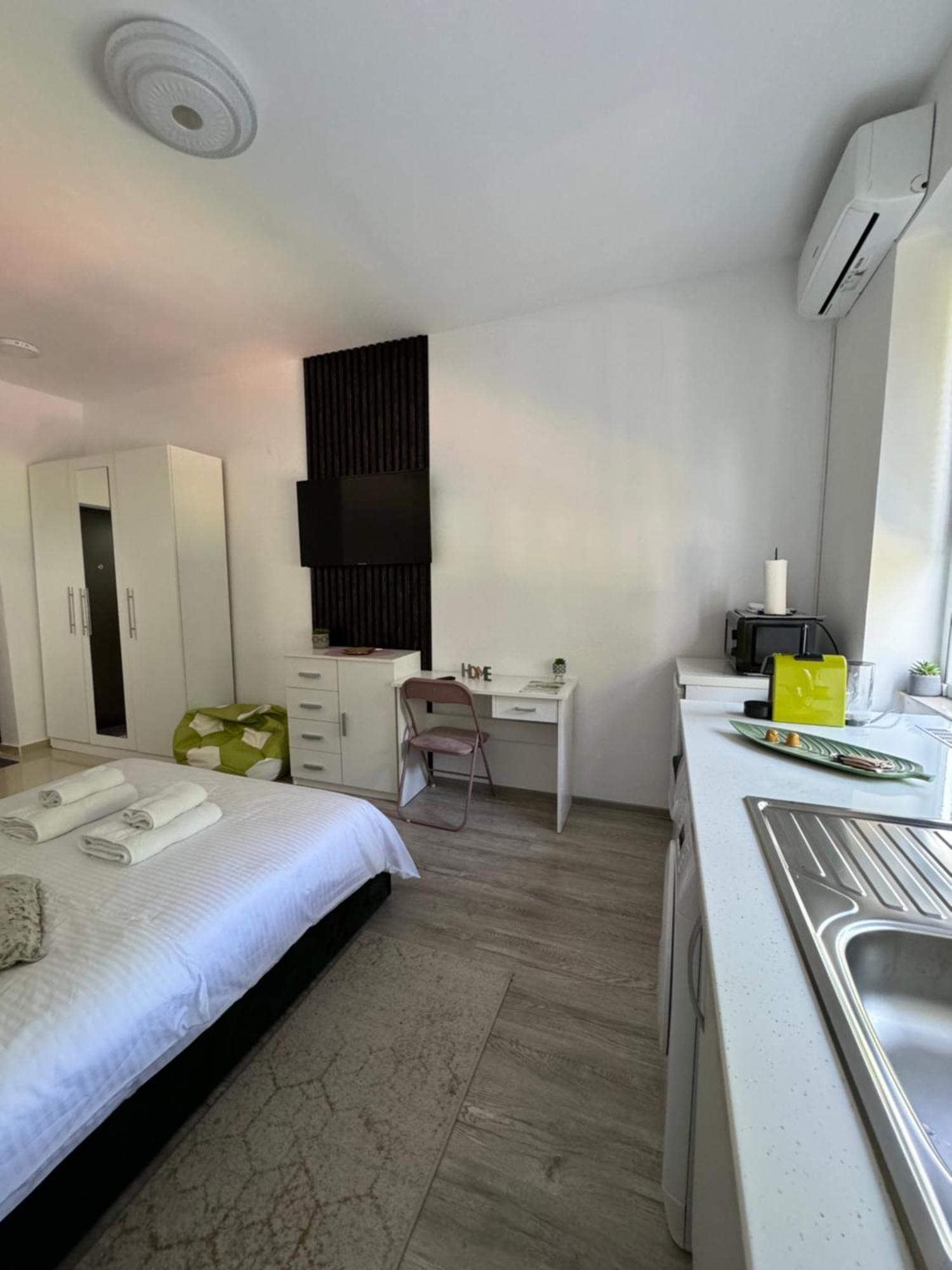 Vert Studio Apartment